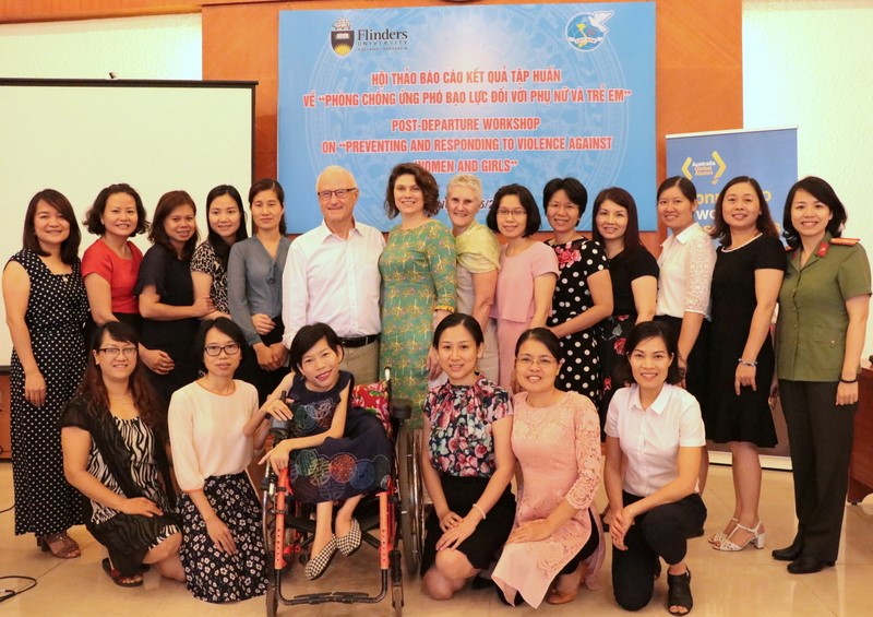 Australia Awards Fellowship alumni in a group photo with Ms Cara Ellickson and Mr Peter Lumb at the Post-Departure In-country Workshop on “Preventing and responding to violence against women and girls” in Hanoi on 20 June 2018