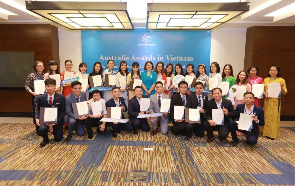 australian20ambassador20robyn20mudie20presents20scholarship20certificates Australian Ambassador Robyn Mudie presents scholarship certificates to out-going Australia Award scholars at the pre-departure briefing in Hanoi on 22 November 2019