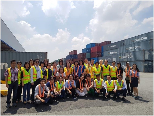 Course participants visiting logistics enterprises in Vietnam - TRANSIMEX