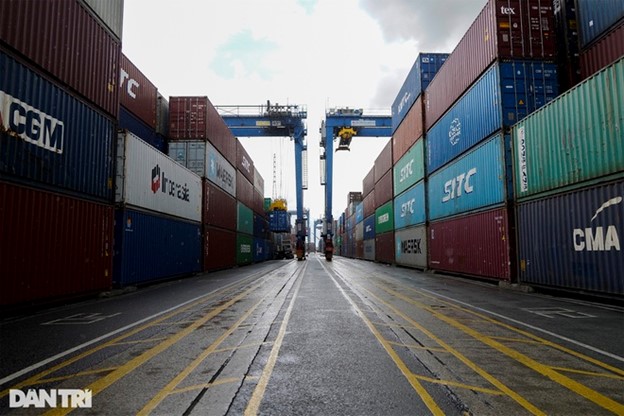 covid-1920has20placed20enormous20strain20on20global20supply20chains20with20the20multitude20of20disruptions-2 COVID-19 has placed enormous strain on global supply chains with the multitude of disruptions. Only businesses with a quality workforce will be able to react, adapt and respond to these challenges. (Photo by Pham Nguyen)