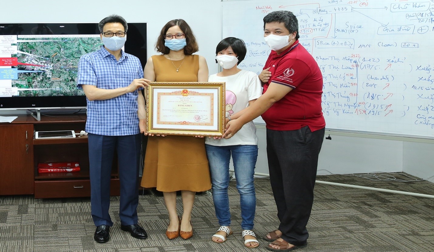 dpm20vu20duc20dam20presented20certificate20of20merit20to20some20members On behalf of the Prime Minister, DPM Vu Duc Dam presented Certificate of Merit to some members.