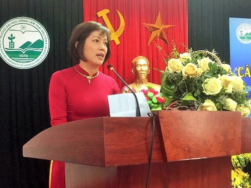 Dr Phan Thi Thu Hang, Vice Director of the Women in Development Club, delivered a speech