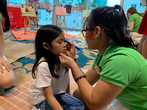 Face painting at the event 
