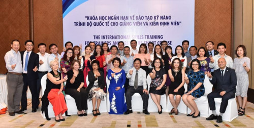 group20photo-3 Các học viên và đại biểu chụp ảnh kỷ niệm kết thúc khóa học