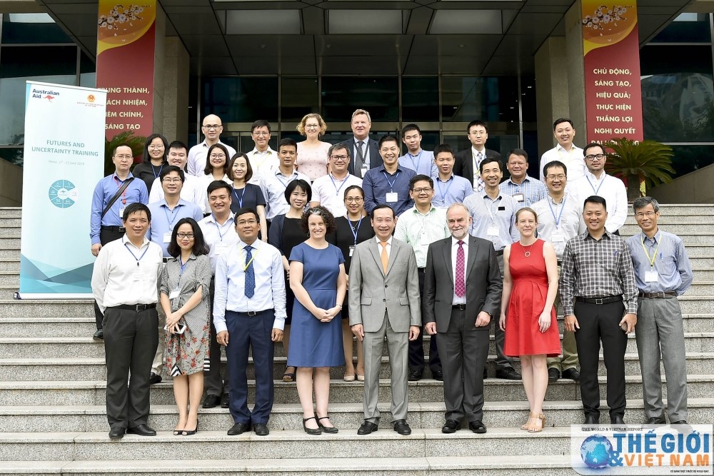 he20mr20nguyen20van20thao2020assistant20to20the20minister20of20foreign20affairs-1 H.E Mr. Nguyen Van Thao, Assistant to the Minister of Foreign Affairs, delegates, and trainees (Photo: Tuan Anh)