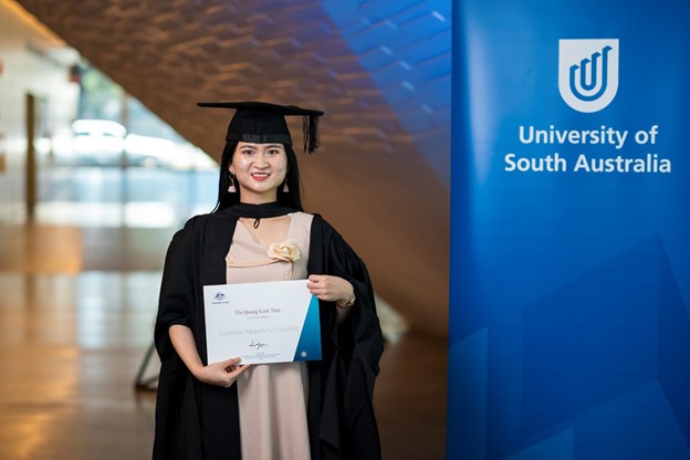 Linh proudly earned a Master of Engineering (Water Resources Management) at UniSA after two years of study.