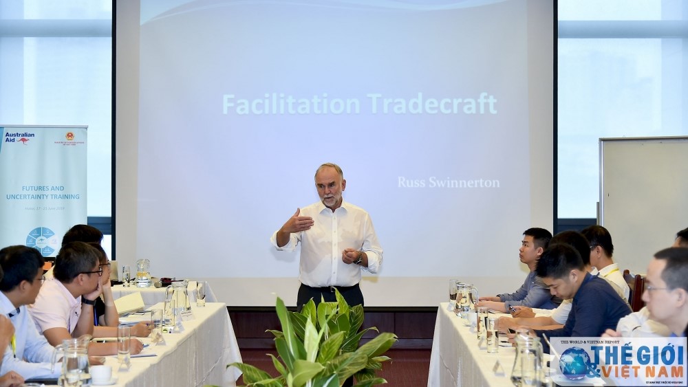 mr20russ20swinnerton20an20australia20leading20expert20on20analysis20forecast20and20policy20making Mr. Russ Swinnerton, an Australia's leading expert on analysis, forecast and policy making, and the course participants at the first training session on June 17, after the Opening ceremony (Photo: Tuan Anh)