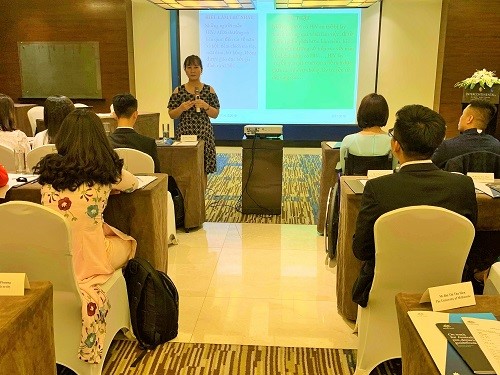 ms_20pham20thi20hue20shares20knowledge20about20sexual20safety20to20new20recipients Ms. Pham Thi Hue shares knowledge about sexual safety to new recipients