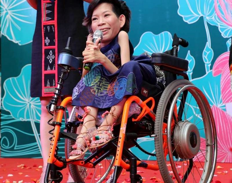 Thao Van sharing her thoughts with the audience at the screening of the documentary “I am beautiful, you too” in Hanoi, December 2016