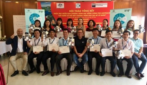 Participants, QUT’s lecturers, and Aus4Skills staff at the Certificate Ceremony