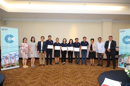 participants20received20certificate20of20participation20after20the20training20course-1 Participants received Certificate of Participation after the training course