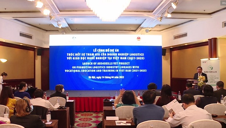 The ceremony was held online and offline in Hanoi on 14 April 2022. Photo by: VLR