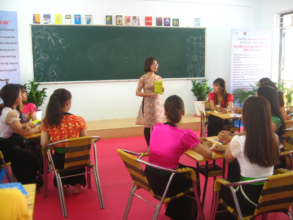 vu20thi20duc20and20her20students20at20a20lecture20on20gender20equality Vu Thi Duc and hers students at a lecture on gender equality